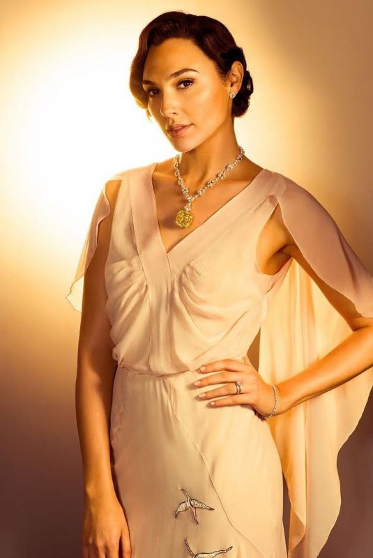 GAL GADOT - Death on the Nile, Promos 2021