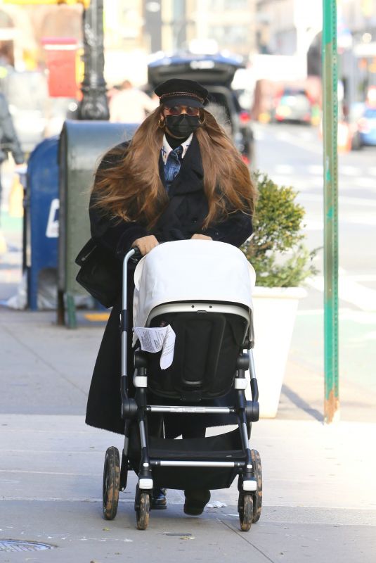 GIGI HADID Out with Her Daughter in New 12/15/2020
