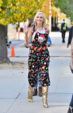 GWEN STEFANI Heading to a Studio in Santa Monica 12/09/2020