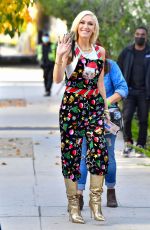 GWEN STEFANI Heading to a Studio in Santa Monica 12/09/2020