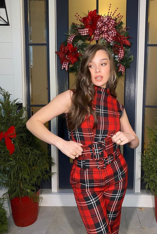 HAILEE STEINFELD - Instagram Photos 12/24/2020