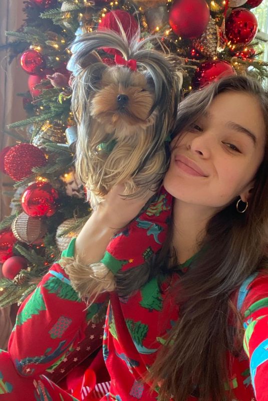 HAILEE STEINFELD - Instagram Photos 12/28/2020