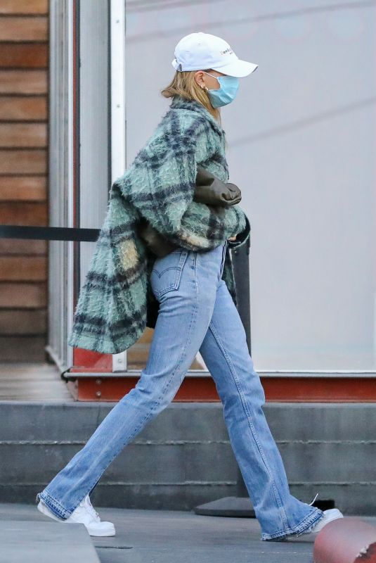 HAILEY and Justin BIEBER Shopping at Maxfield in West Hollywood 12/15/2020