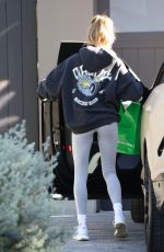 HAILEY BIEBER Heading to Yoga Class in Los Angeles 12/19/2020