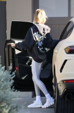 HAILEY BIEBER Heading to Yoga Class in Los Angeles 12/19/2020