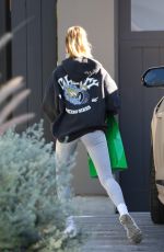 HAILEY BIEBER Heading to Yoga Class in Los Angeles 12/19/2020