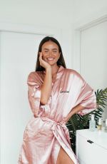 HELEN OWEN - Instagram Photos 12/01/2020