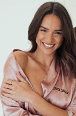HELEN OWEN - Instagram Photos 12/01/2020