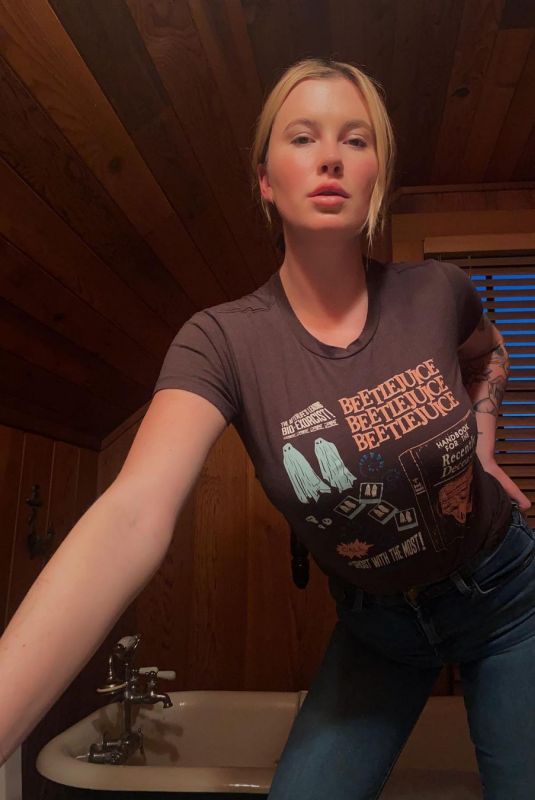 IRELAND BALDWIN - Instagram Photos 12/02/2020