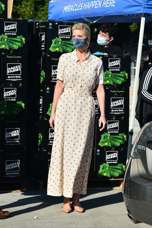IVANKA TRUMP at a Farmer to Families Food Box Distribution in Miami 12/22/2020