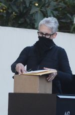 JAMIE LEE CURTIS Out in Los Angeles 12/03/2020