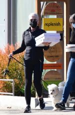 JAMIE LEE CURTIS Picks Up Pizza in Los Angeles 12/27/2020