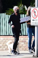 JAMIE LEE CURTIS Picks Up Pizza in Los Angeles 12/27/2020