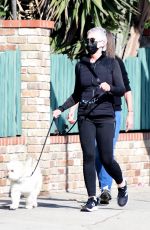 JAMIE LEE CURTIS Picks Up Pizza in Los Angeles 12/27/2020