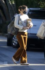 JENNIFER GARNER Out and About in Brentwood 12/03/2020