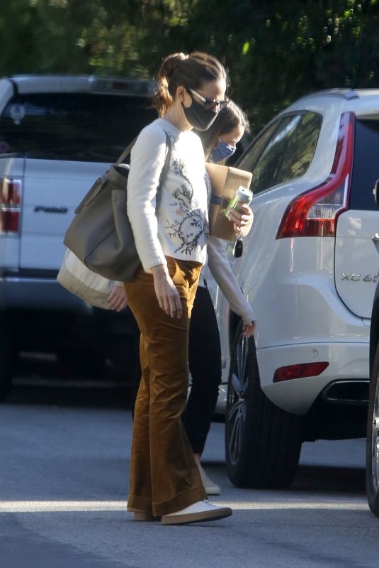 JENNIFER GARNER Out and About in Brentwood 12/03/2020