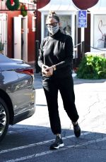 JENNIFER GARNER Out Shopping at Brentwood Mart 12/09/2020