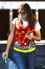 JENNIFER GARNER Wearing a Face Mask Out in Los Angeles 12/18/2020