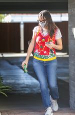 JENNIFER GARNER Wearing a Face Mask Out in Los Angeles 12/18/2020