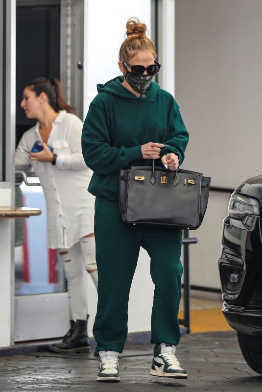 JENNIFER LOPEZ Arrives at Dermatologist Appointment in Beverly Hills 12/19/2020