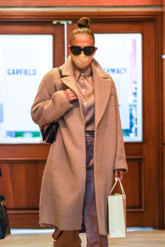 JENNIFER LOPEZ Leaves Dermatologist Office in Beverly Hills 12/16/2020