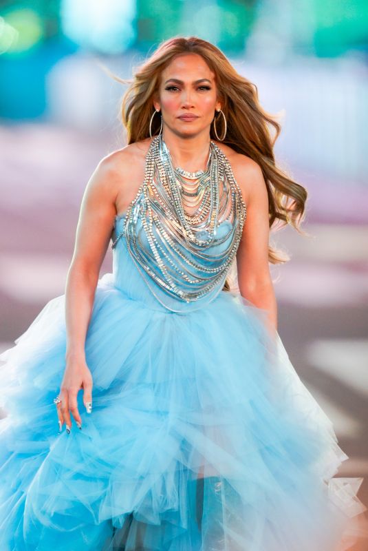 JENNIFER LOPEZ on the Set of Dick Clark