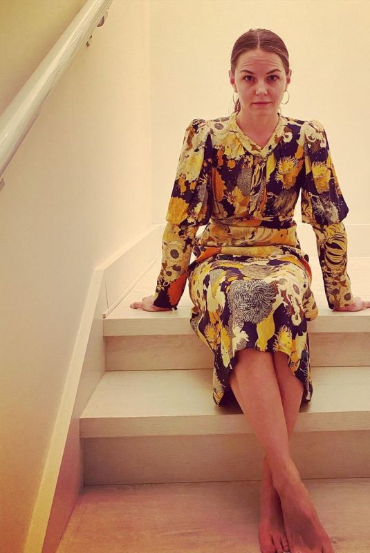 JENNIFER MORRISON - Instagram Photos 12/16/2020
