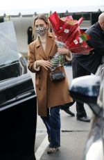 JESSICA ALBA Shopping at Bristol Farms in Beverly Hills 12/24/2020
