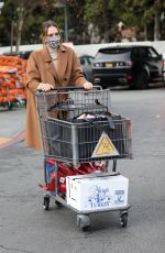JESSICA ALBA Shopping at Bristol Farms in Beverly Hills 12/24/2020