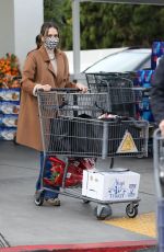 JESSICA ALBA Shopping at Bristol Farms in Beverly Hills 12/24/2020