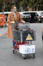 JESSICA ALBA Shopping at Bristol Farms in Beverly Hills 12/24/2020