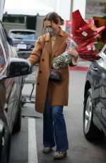 JESSICA ALBA Shopping at Bristol Farms in Beverly Hills 12/24/2020