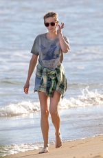 JULIA ROBERTS Out on the Beach in Hawaii 12/01/2020
