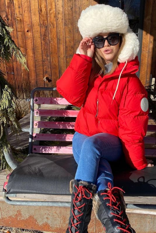 JULIANNE HOUGH – Instagram Photos 12/29/2020