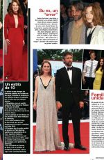 JULIANNE MOORE in Diez Minutos Magazine, Spain December 2020