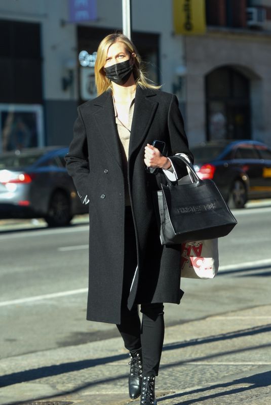 KARLIE KLOSS Out and About in New York 12/10/2020