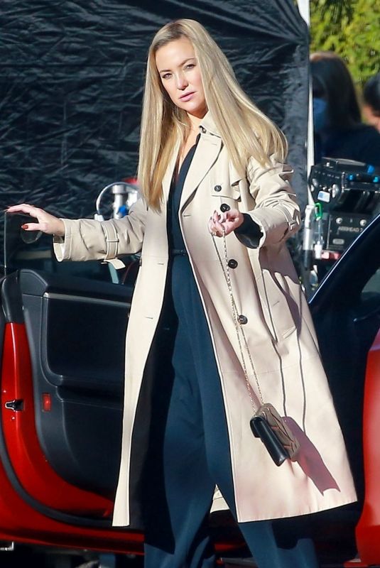 KATE HUDSON on the Set of Truth Be Told in Los Angeles 12/16/2020