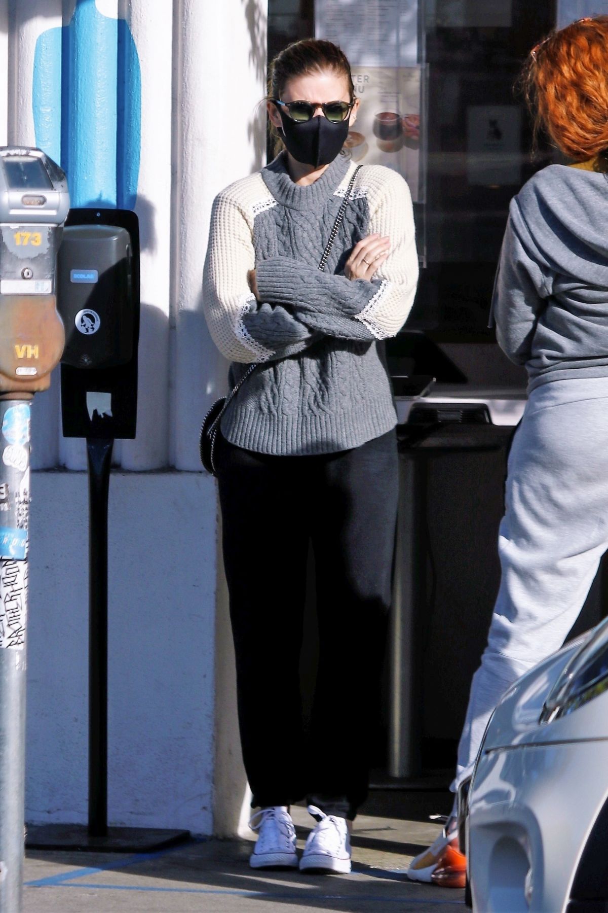 kate-mara-out-for-coffee-in-los-angeles-12-14-2020-0.jpg