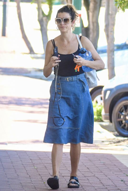 KATE WALSH Out and About in Perth 12/20/2020