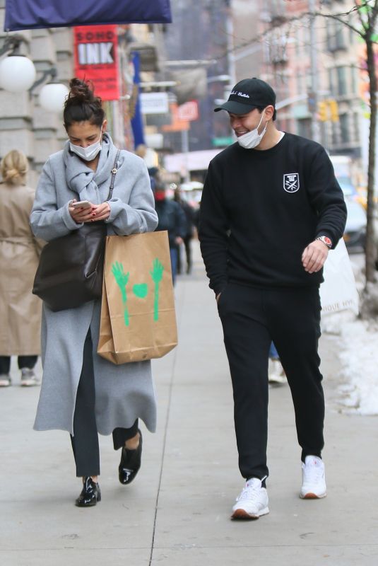 KATIE HOLMES and Emilio Vitolo Jr Out in New York 12/22/2020
