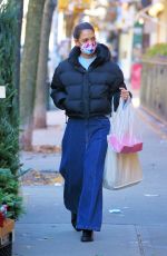 KATIE HOLMES Leaves Little Cupcake Bakeshop in New York 12/10/2020