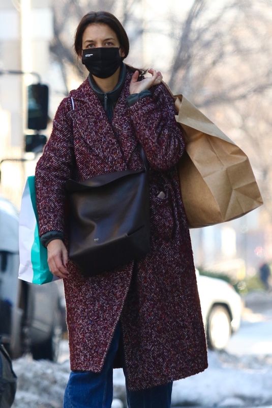 KATIE HOLMES Out for Christmas Shopping in New York 12/21/2020