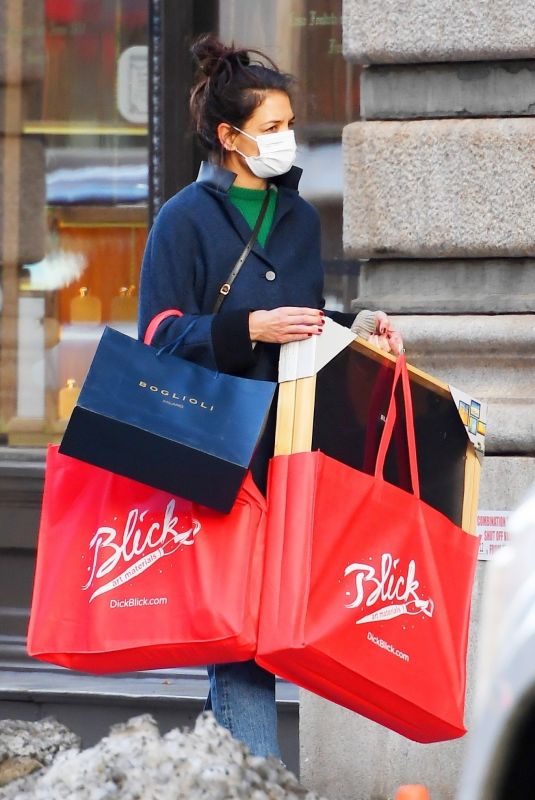 KATIE HOLMES Out for Christmas Shopping in New York 12/22/2020