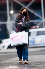 KATIE HOLMES Shopping at ABC Carpet and Home in New York 12/20/2020