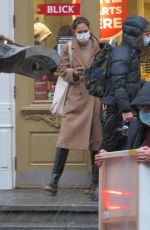 KATIE HOLMES Shopping at Blick Art Store in New York 12/16/2020