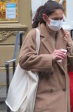 KATIE HOLMES Shopping at Blick Art Store in New York 12/16/2020