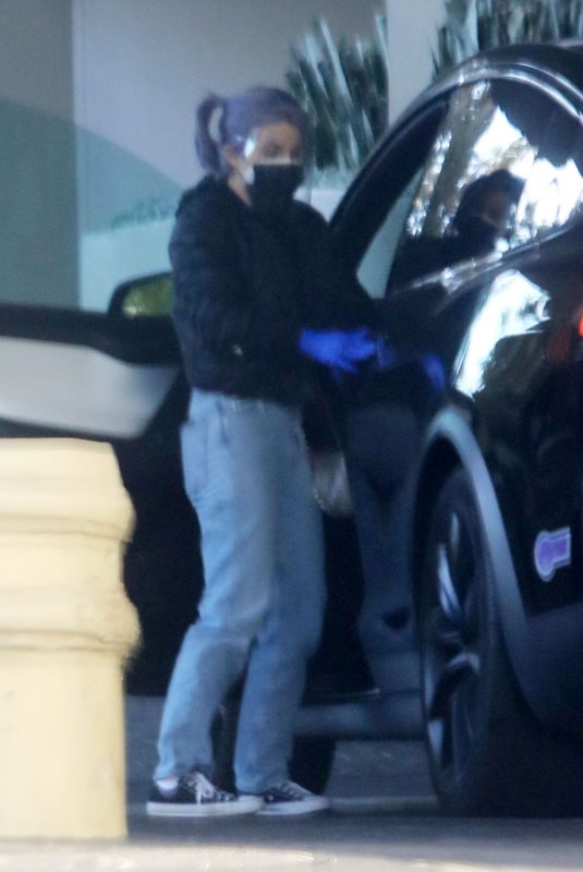 KELLY OSBOURNE Out and About in Los Angeles 12/12/2020