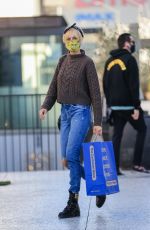 KIMBERLY STEWART Shopping at Container Store in Los Angeles 12/01/2020