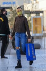 KIMBERLY STEWART Shopping at Container Store in Los Angeles 12/01/2020