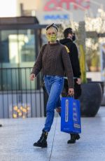 KIMBERLY STEWART Shopping at Container Store in Los Angeles 12/01/2020